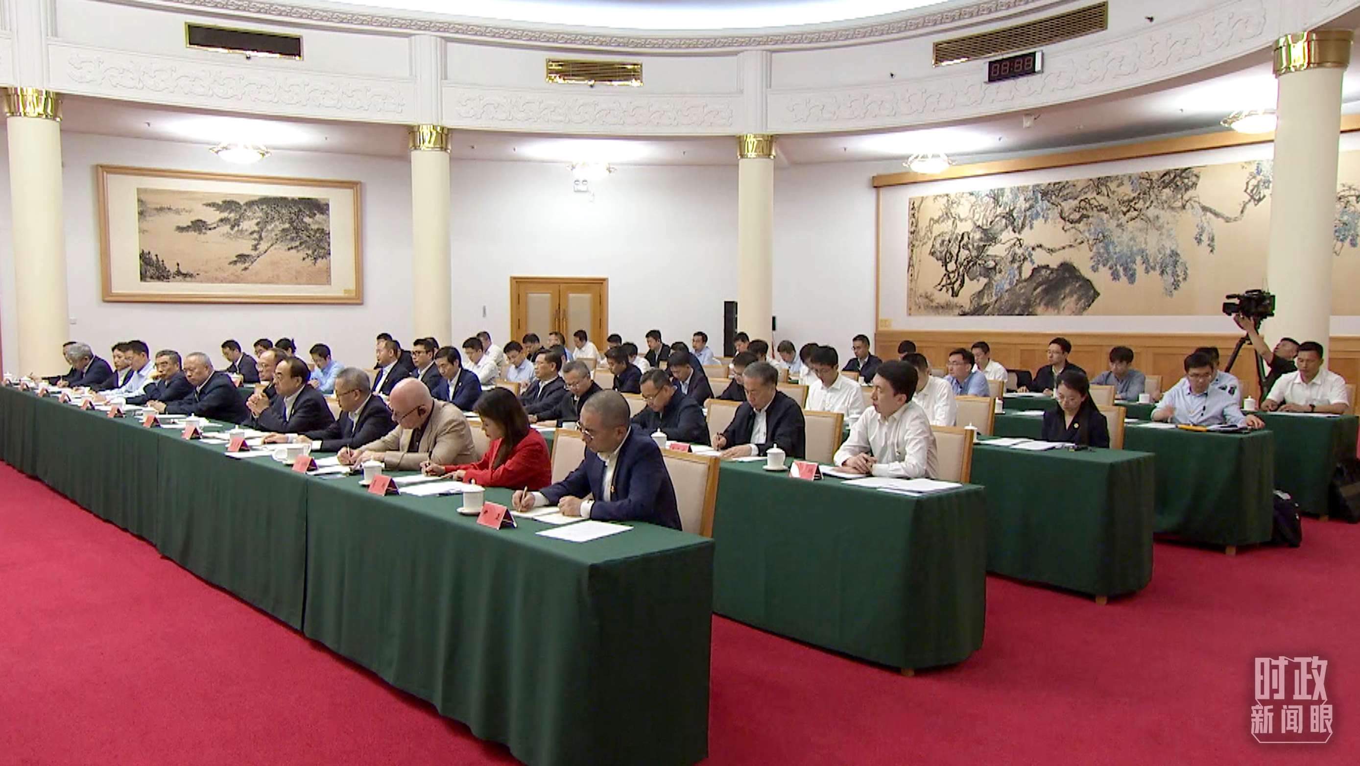 企業(yè)和專家座談會現(xiàn)場。