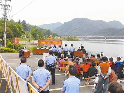 庭審現(xiàn)場(chǎng)。