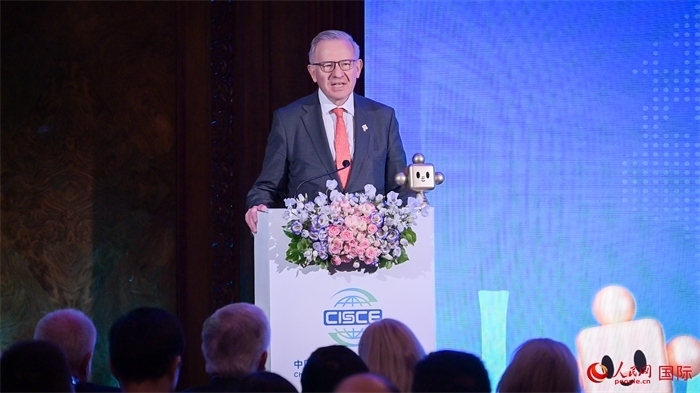 英中貿易協(xié)會主席古沛勤爵士致辭。人民網(wǎng) 郭錦標攝