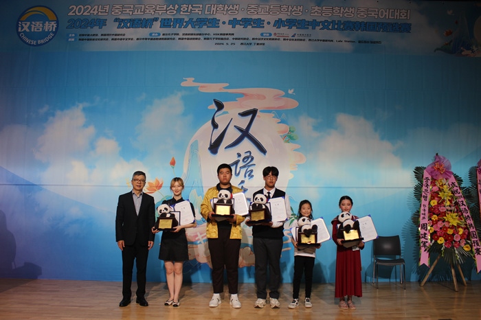 各組別的冠軍獲得者們合影留念。