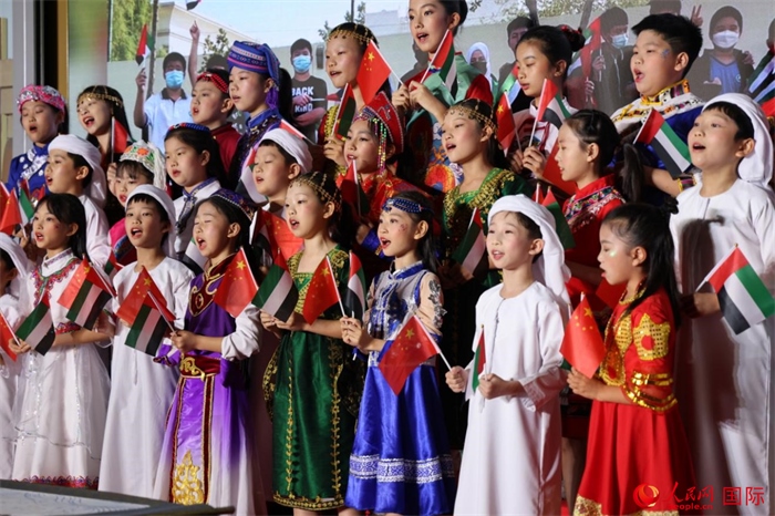 活動上，身著中阿傳統(tǒng)服飾的孩子們共唱歌曲，表達對美好未來的向往。人民網(wǎng)記者 張志文攝