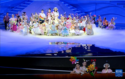 6月1日，演員在“我和祖國一起成長”主題演出活動中表演。新華社記者 金良快 攝