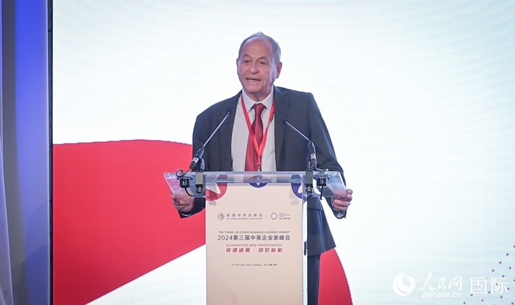 英國48家集團(tuán)俱樂部榮譽(yù)主席斯蒂芬·佩里致辭。人民網(wǎng) 郭錦標(biāo)攝