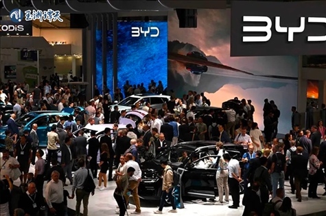 中國新能源汽車亮相德國車展，引發(fā)圍觀