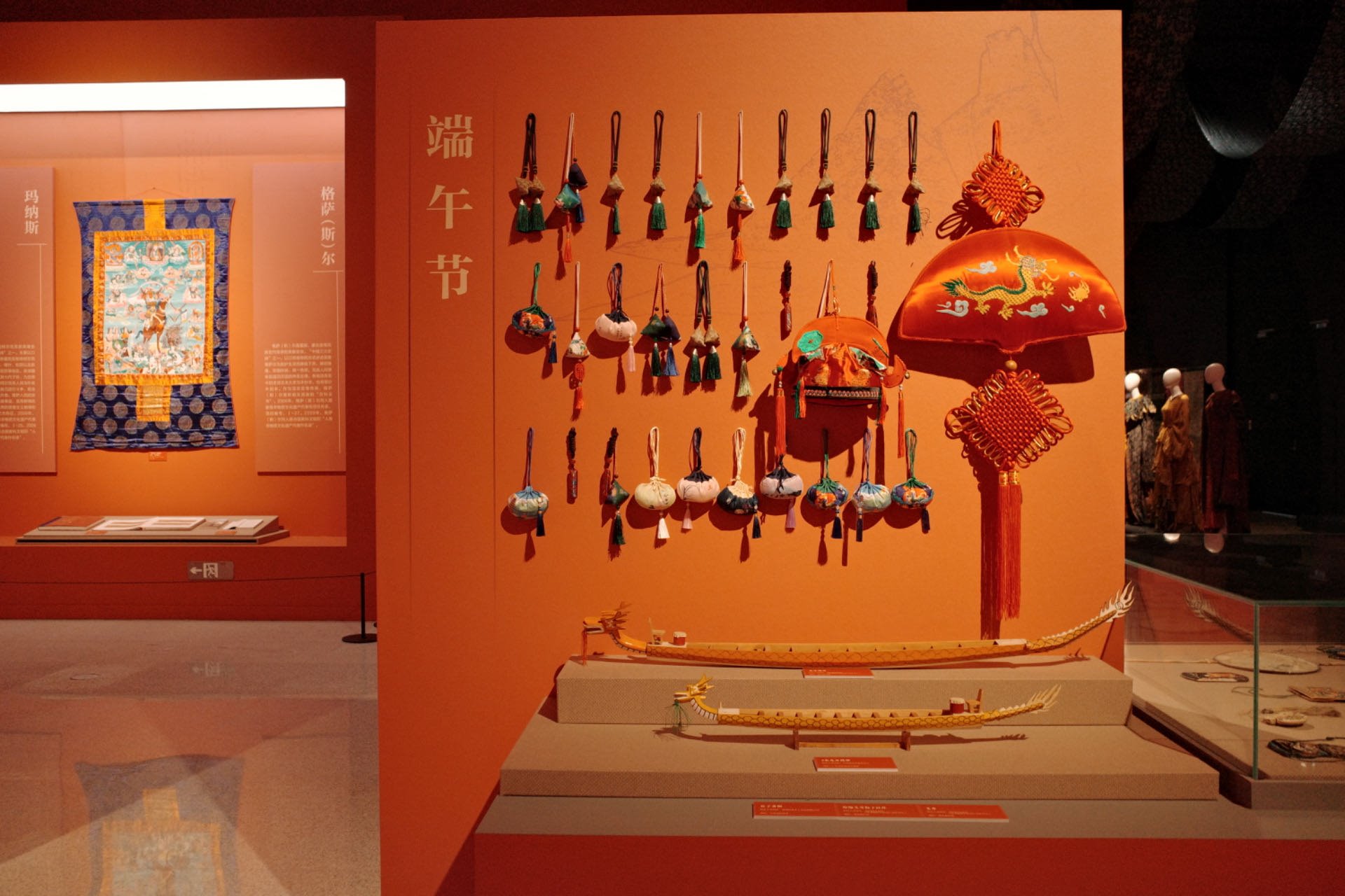 “氣象萬(wàn)千——中國(guó)非遺保護(hù)實(shí)踐主題展”展示了端午節(jié)主題的非遺。人民網(wǎng)記者 劉微攝