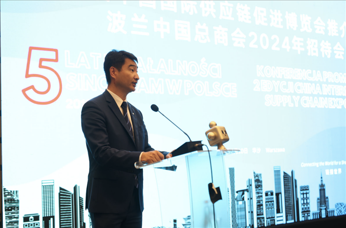 波蘭中國(guó)總商會(huì)會(huì)長(zhǎng)胡新元致辭。
