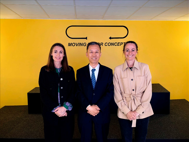 中國駐瑞典大使崔愛民應邀參訪瑞典牧夫樂公司。中國駐瑞典大使館供圖