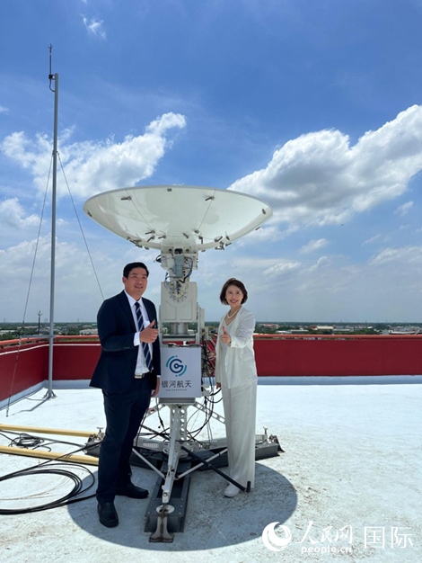 中泰兩國校企合作共贏。左為馬漢科理工大學(xué)校長帕納威·普卡亞多，右為銀河航天聯(lián)合創(chuàng)始人劉暢。人民網(wǎng)記者 簡承淵攝