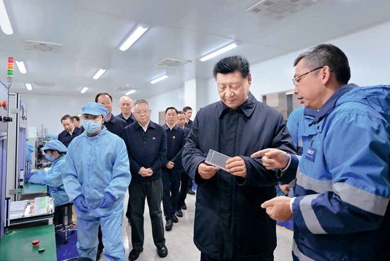 2024年3月18日至21日，中共中央總書記、國家主席、中央軍委主席習(xí)近平在湖南考察。這是18日下午，習(xí)近平在中德合資企業(yè)巴斯夫杉杉電池材料有限公司考察。 新華社記者 謝環(huán)馳/攝