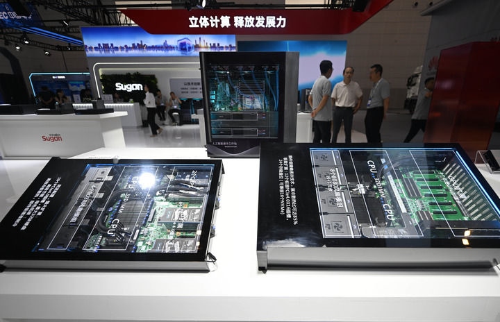 這是6月20日在博覽會上拍攝的中科曙光展區(qū)的一臺人工智能服務(wù)器。新華社記者 趙子碩 攝