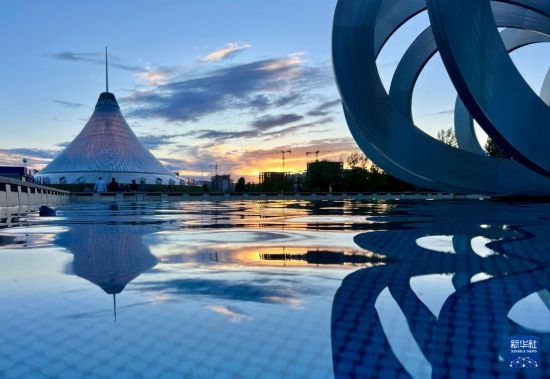 這是7月1日在哈薩克斯坦首都阿斯塔納拍攝的“可汗之帳”購物中心。新華社記者 岳月偉 攝