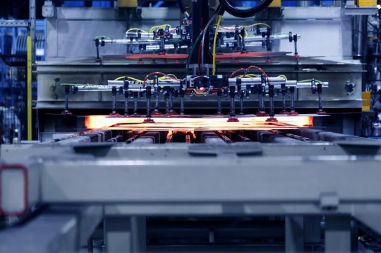 這是海斯坦普零件生產(chǎn)線（資料照片）。新華社發(fā)