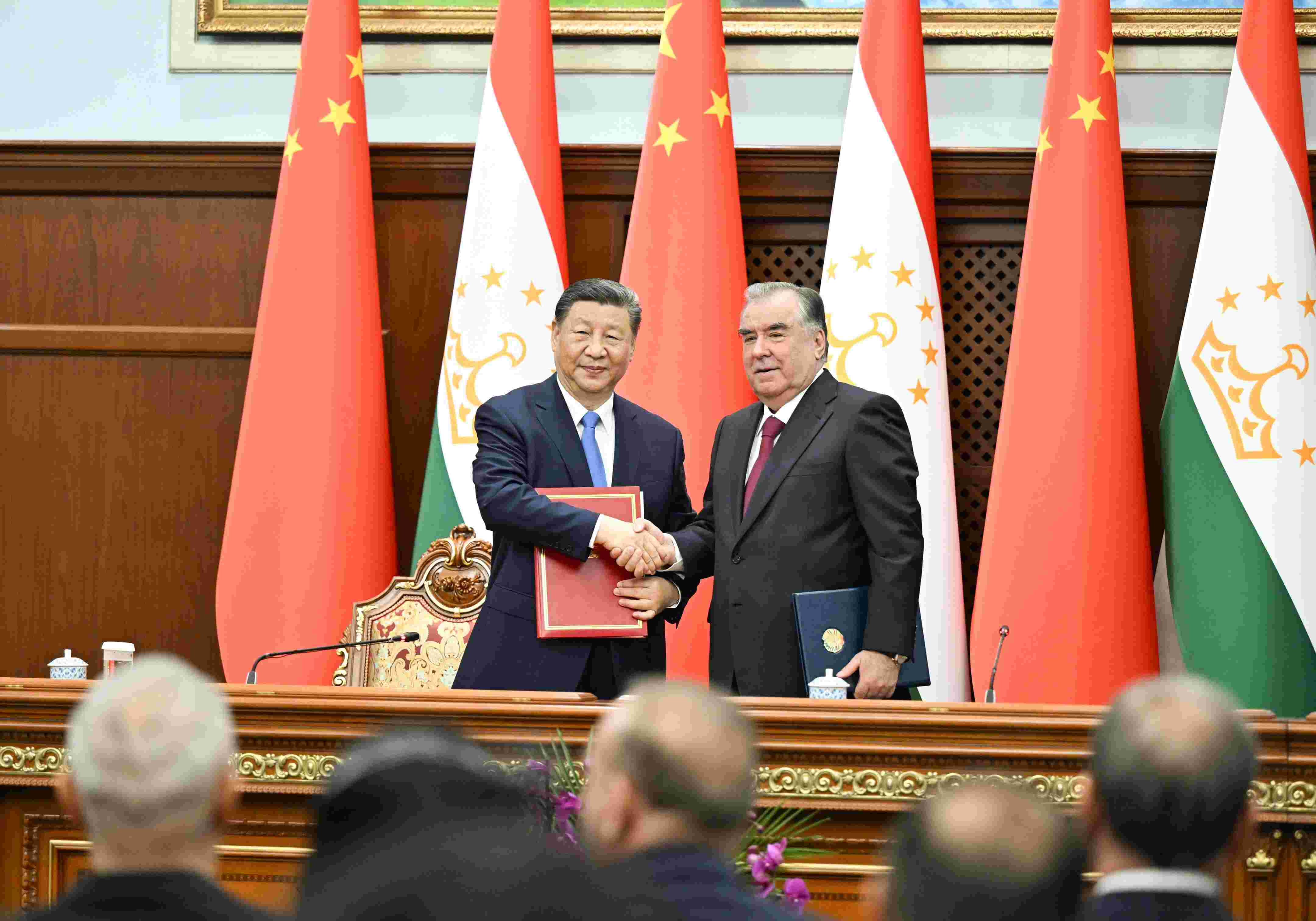 當(dāng)?shù)貢r間2024年7月5日下午，習(xí)近平主席同塔吉克斯坦總統(tǒng)拉赫蒙在杜尚別總統(tǒng)府舉行會談。會談后，兩國元首共同簽署《中華人民共和國和塔吉克斯坦共和國關(guān)于發(fā)展新時代全面戰(zhàn)略合作伙伴關(guān)系的聯(lián)合聲明》。