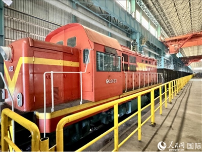 運(yùn)輸通鋼產(chǎn)品的火車(chē)。人民網(wǎng) 謝瑩攝