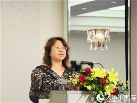 中國(guó)駐日本大使館經(jīng)濟(jì)商務(wù)公使羅曉梅致辭。人民網(wǎng) 許可攝