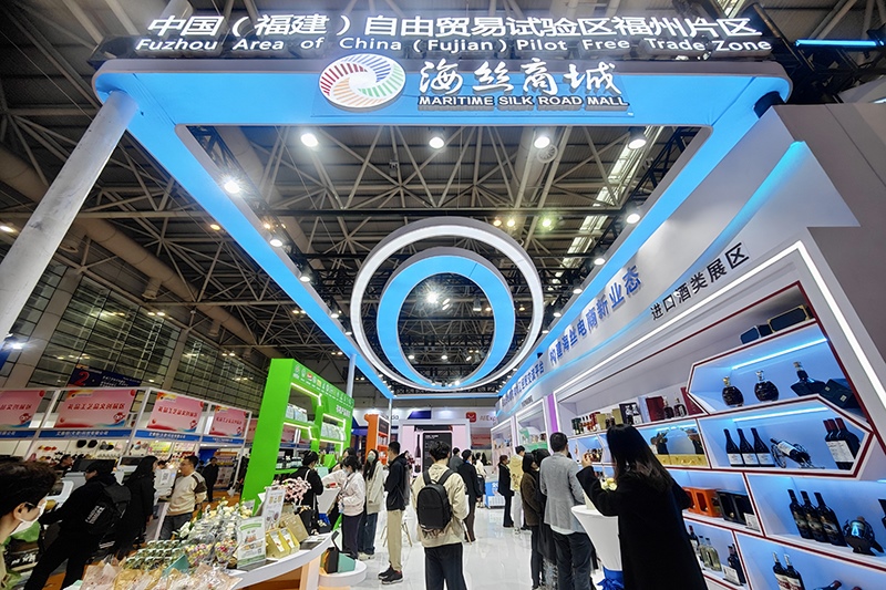 2024年3月18日，第四屆中國跨境電商交易會(huì)在福建福州開幕。展會(huì)聚焦“鏈接跨境全流域 共建電商新生態(tài)”，集聚全國80余個(gè)外貿(mào)產(chǎn)業(yè)帶的上千家供應(yīng)鏈企業(yè)。