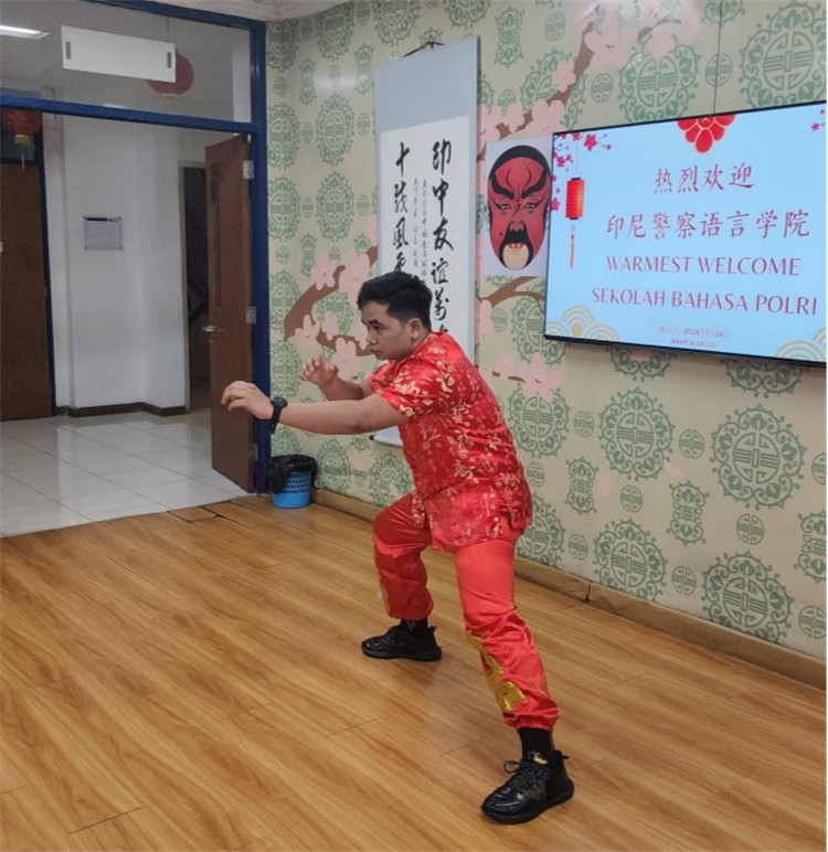 警察學(xué)員表演武術(shù)。活動主辦方供圖