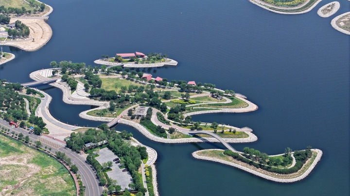 這是2024年6月28日拍攝的天津市濱海新區(qū)南灣公園一景（無人機(jī)照片）。新華社記者 李然 攝