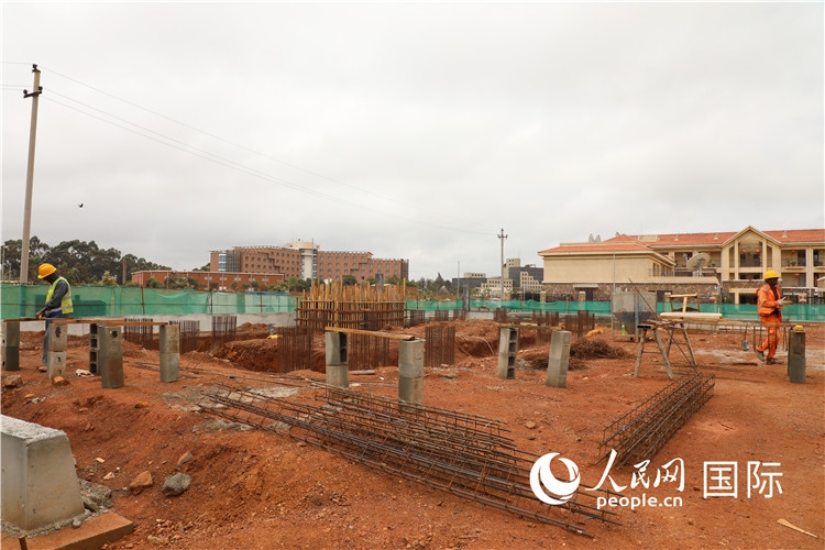 圖為孔子學(xué)院項目施工現(xiàn)場。人民網(wǎng)記者 沈小曉攝。