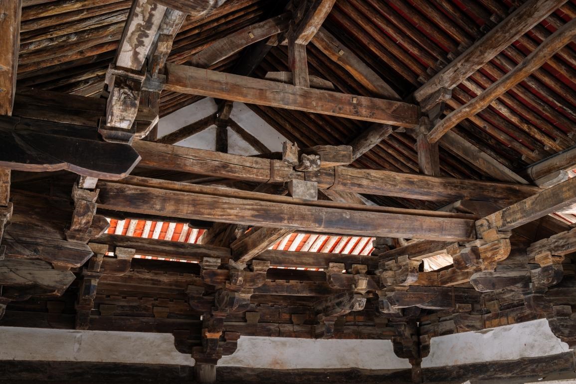 崇明寺特殊的木質(zhì)“斷梁”結(jié)構(gòu)。蘇唐詩(shī)攝