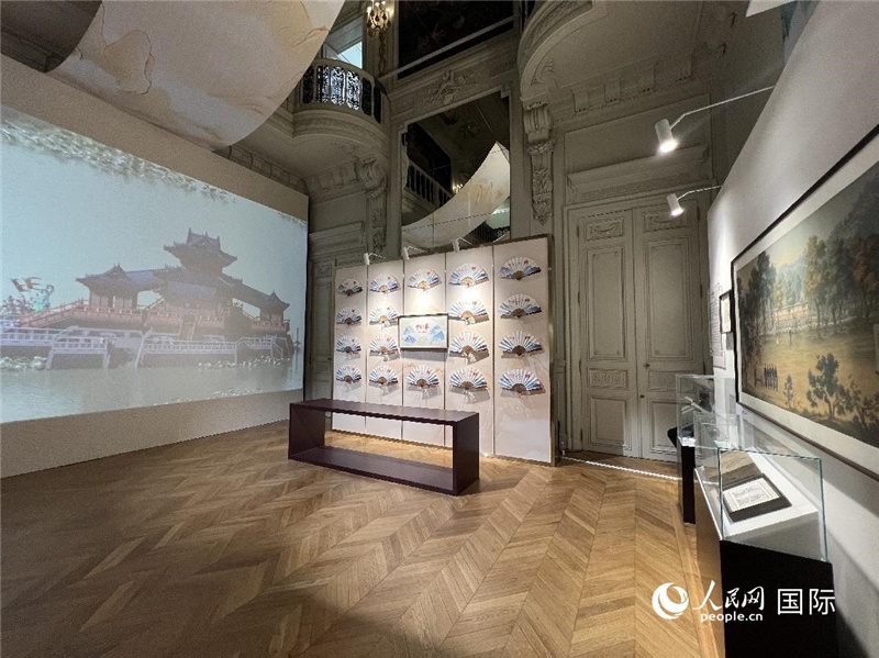 中國風與法國經(jīng)典建筑相互融合。 人民網(wǎng)記者 何蒨攝