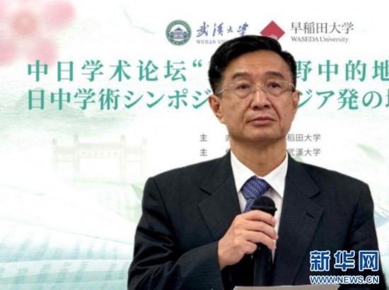 圖為中國駐日本大使館教育處公使銜參贊杜柯偉發(fā)表致辭。（武漢大學(xué)供圖）