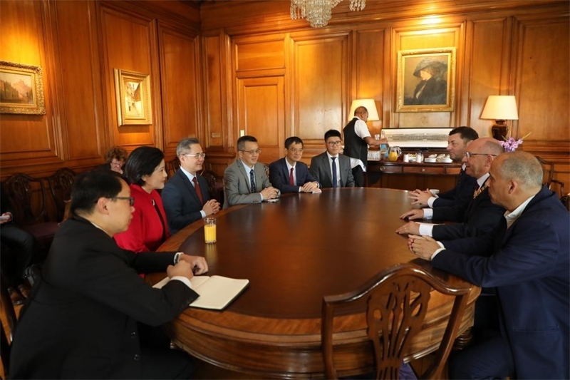 愛丁堡市政廳會見現(xiàn)場。中國駐英國使館供圖