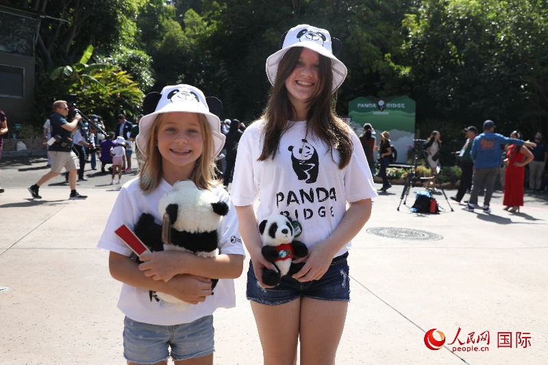 3、美國(guó)當(dāng)?shù)卦S多民眾來(lái)圣迭戈動(dòng)物園看熊貓。 人民網(wǎng)記者 李志偉攝