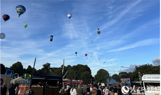 布里斯托國際熱氣球節(jié)現(xiàn)場。人民網(wǎng)記者 余穎攝