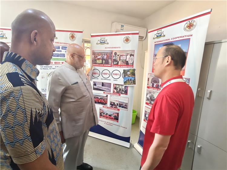 中方專家組組長黃玉政介紹項目進(jìn)展。專家組供圖