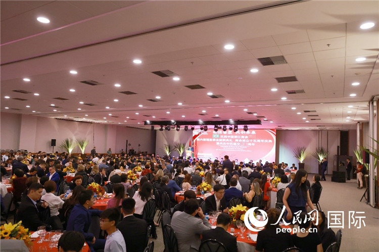 當?shù)貢r間8月24日晚，巴西中國浙江商會第六屆理監(jiān)事會就職典禮在里約熱內(nèi)盧舉行。圖為就職典禮現(xiàn)場。人民網(wǎng)記者 陳海琪攝