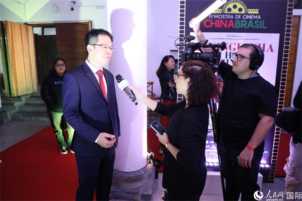 第三屆中國(guó)－巴西電影展主辦方巴西康橋博智文化傳媒公司總經(jīng)理陳翔廣在接受媒體采訪時(shí)表示，希望通過(guò)中巴電影展這個(gè)平臺(tái)促進(jìn)兩國(guó)文化交流，把更多的中國(guó)影視作品引進(jìn)巴西。人民網(wǎng)記者 陳一鳴攝