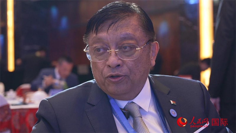 讓·路易·羅班松大使接受人民網(wǎng)專訪。人民網(wǎng) 張若涵攝