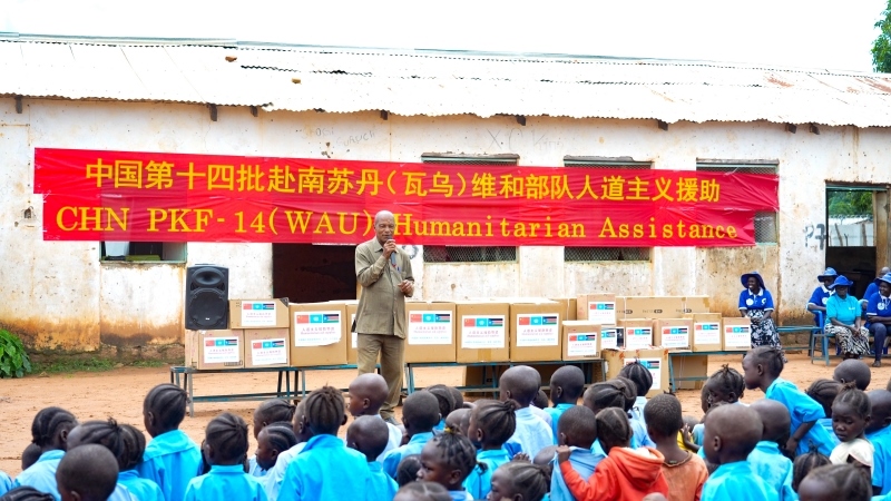 當(dāng)?shù)卣砀屑ぶ袊俦?。王軍杰攝