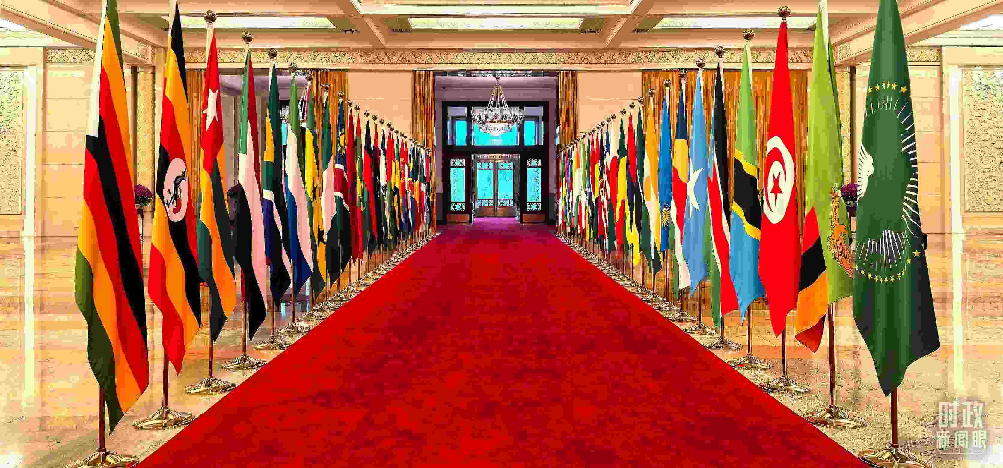 人民大會(huì)堂擺放的旗陣。（總臺(tái)央視記者馬超拍攝）