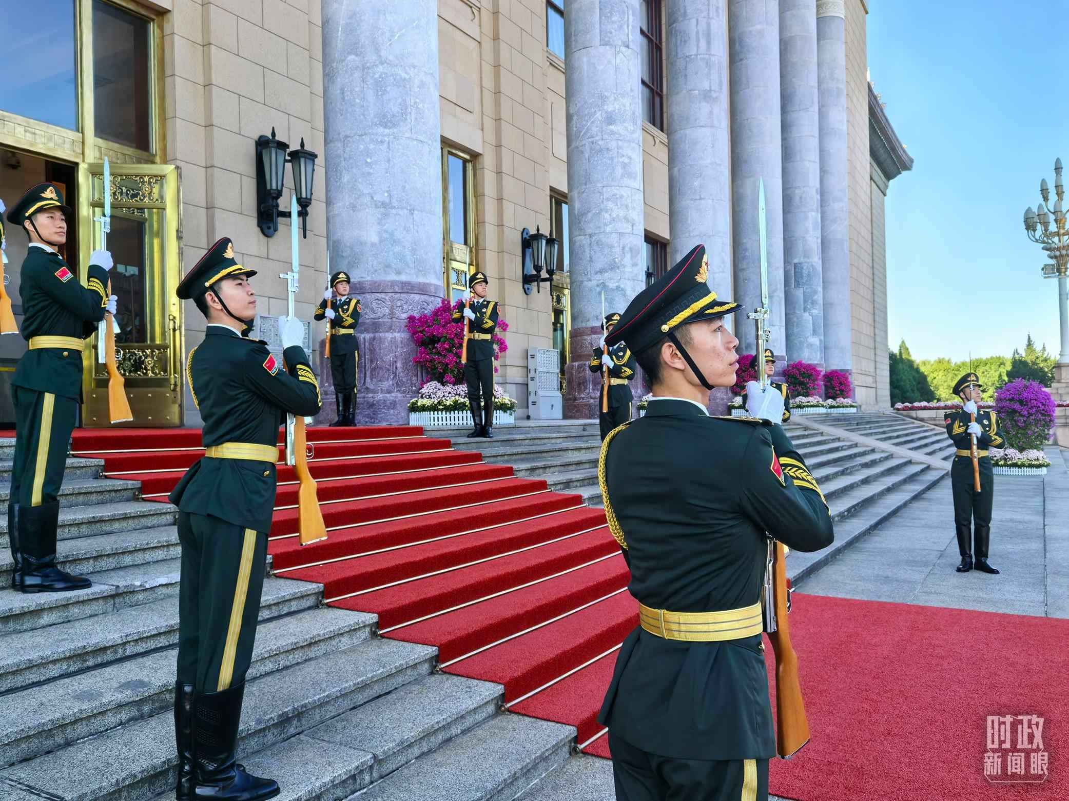 禮兵列隊(duì)迎接外賓。（總臺(tái)央視記者鐘銳拍攝）