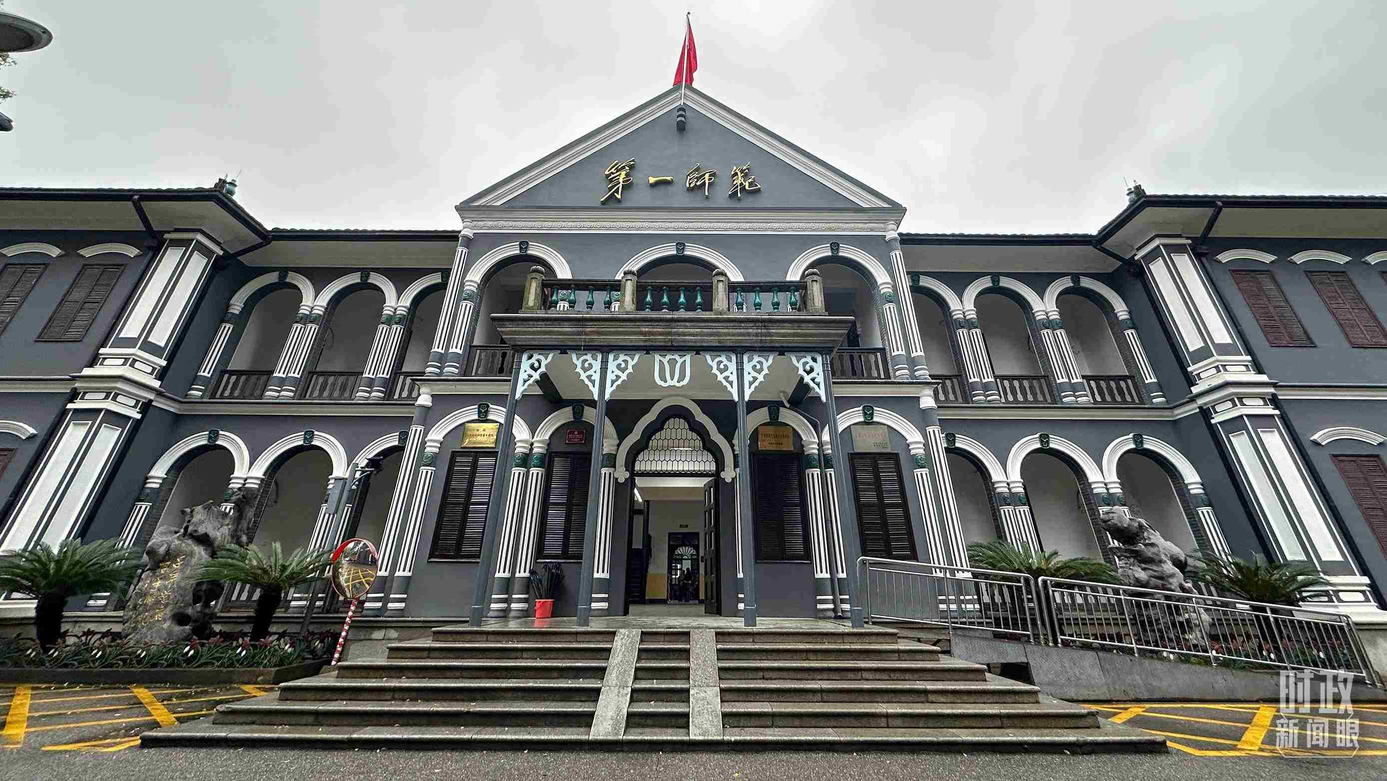  △2024年3月，習近平來到湖南第一師范學院（城南書院校區(qū)）考察。當時他說，國家要強大，必須辦好教育。（總臺央視記者覃思拍攝）