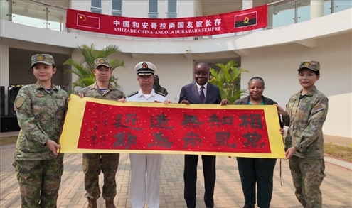 向內(nèi)圖大學(xué)贈送書法作品。內(nèi)圖大學(xué)孔子學(xué)院供圖