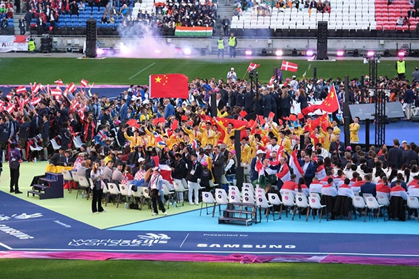 中國選手參加閉幕式。人民網(wǎng)記者 于超凡攝