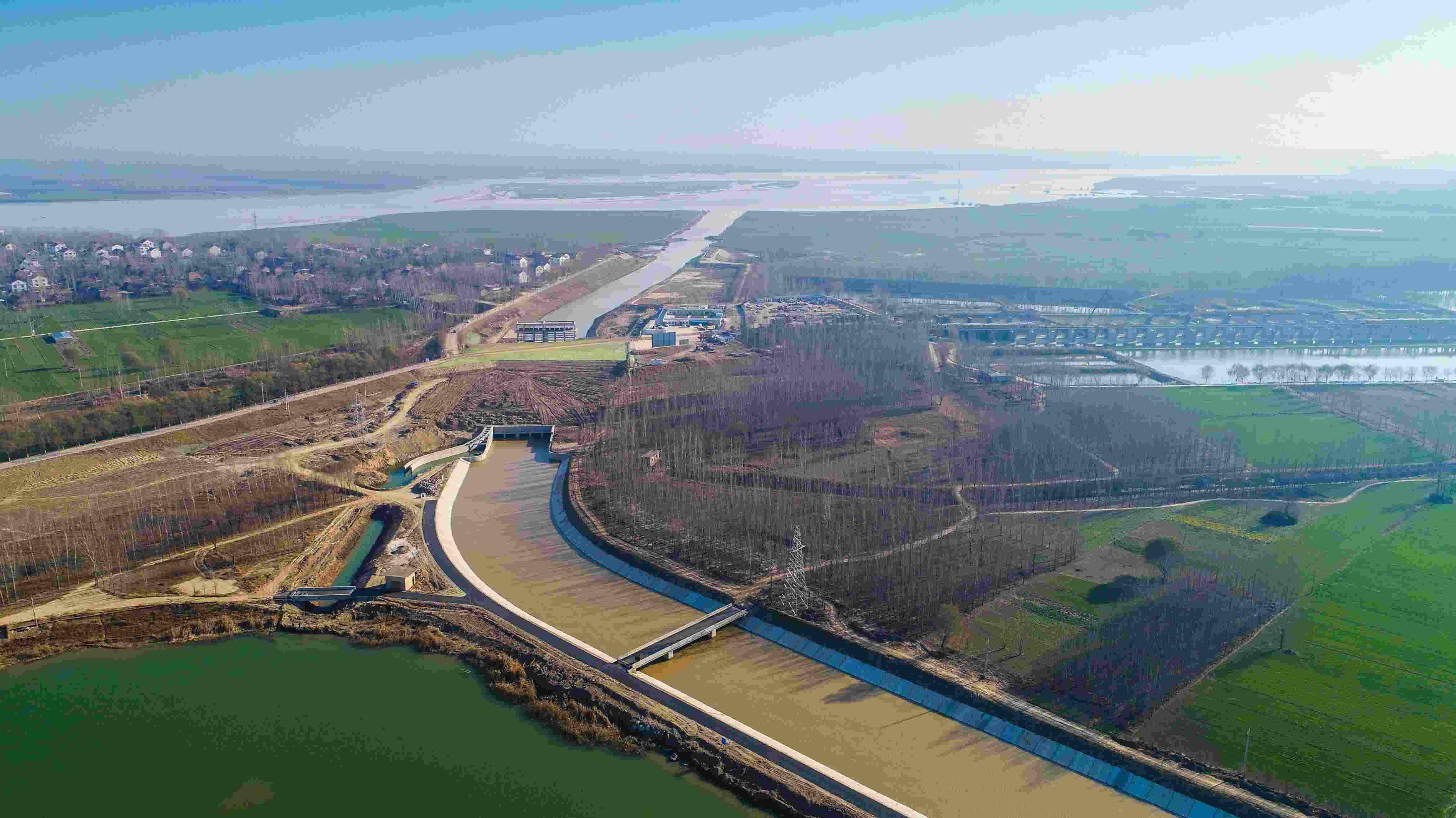 實施引黃入冀調(diào)水，助力華北地下水超采綜合治理和白洋淀生態(tài)環(huán)境修復(fù)。水利部水資源局供圖