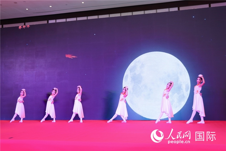 中國青少年歌舞表演。人民網(wǎng)記者任皓宇攝