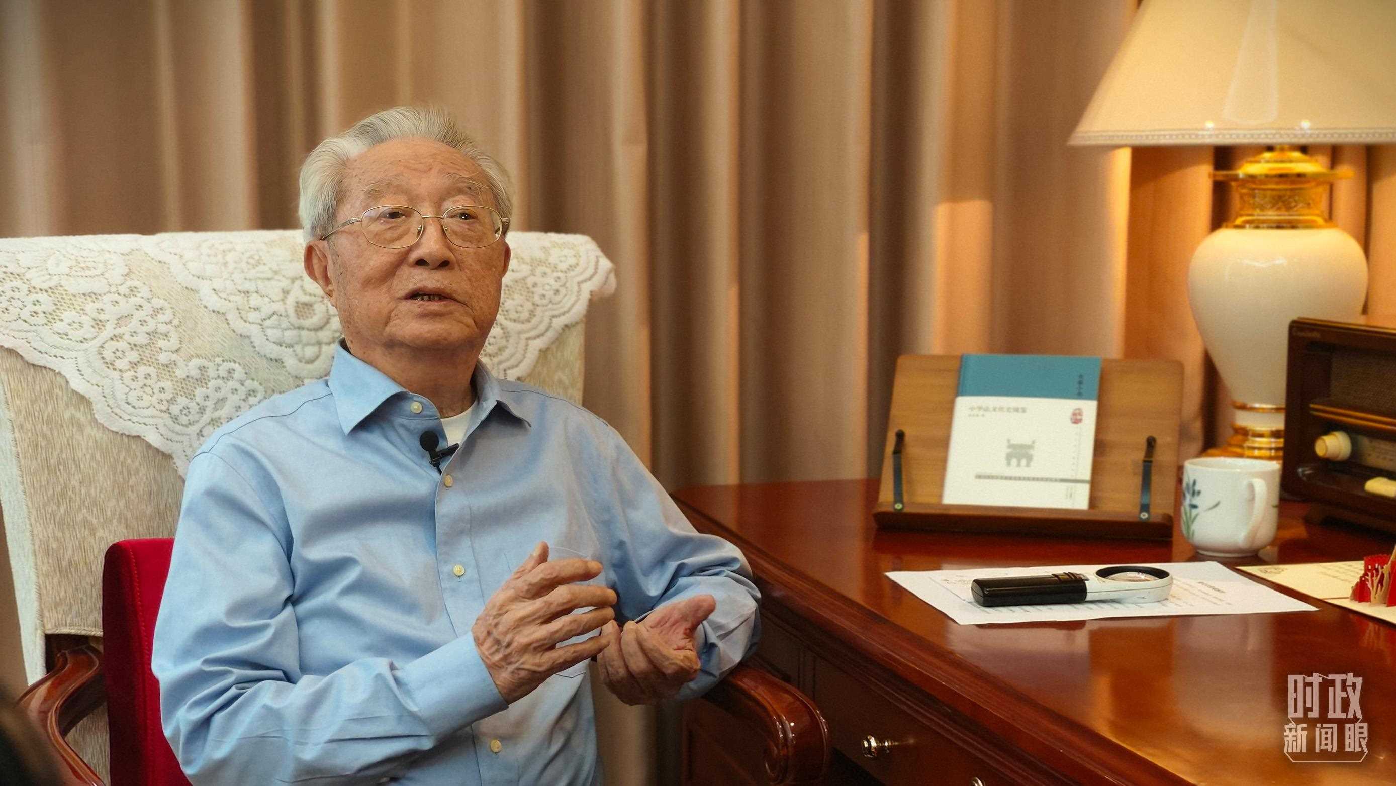 “人民教育家”國(guó)家榮譽(yù)稱(chēng)號(hào)獲得者張晉藩。（總臺(tái)央視記者李立拍攝）