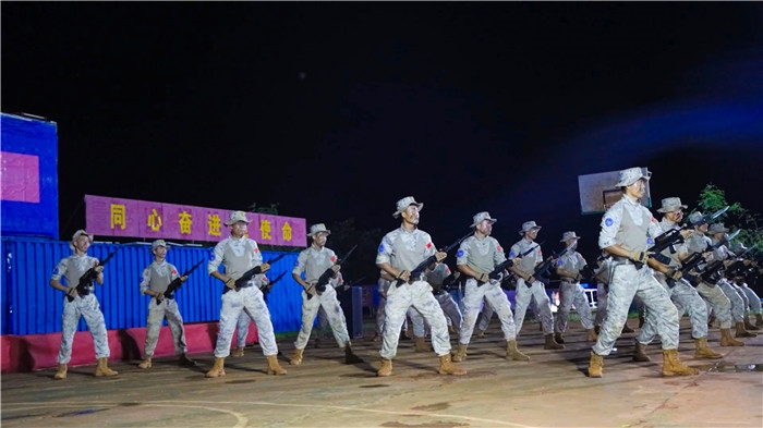 刺殺操展示氣勢(shì)沖天。孫千攝