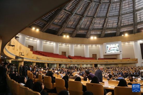 這是10月7日在伊朗首都德黑蘭拍攝的第七屆聲援巴勒斯坦兒童和青少年國際會議現(xiàn)場。新華社記者 沙達(dá)提 攝