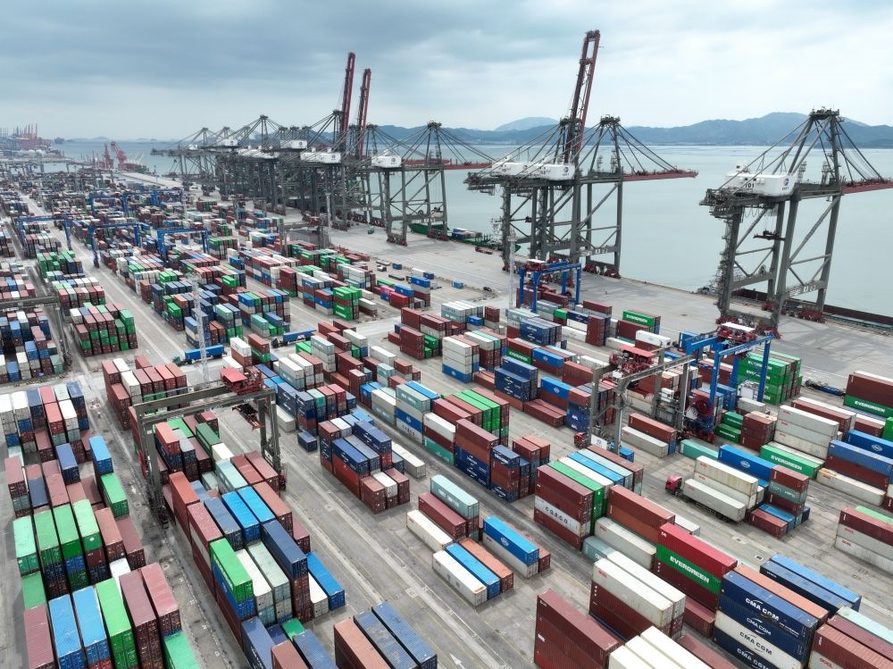 這是中國（福建）自由貿(mào)易試驗區(qū)廈門片區(qū)內(nèi)的廈門遠海碼頭（2024年9月5日攝）。