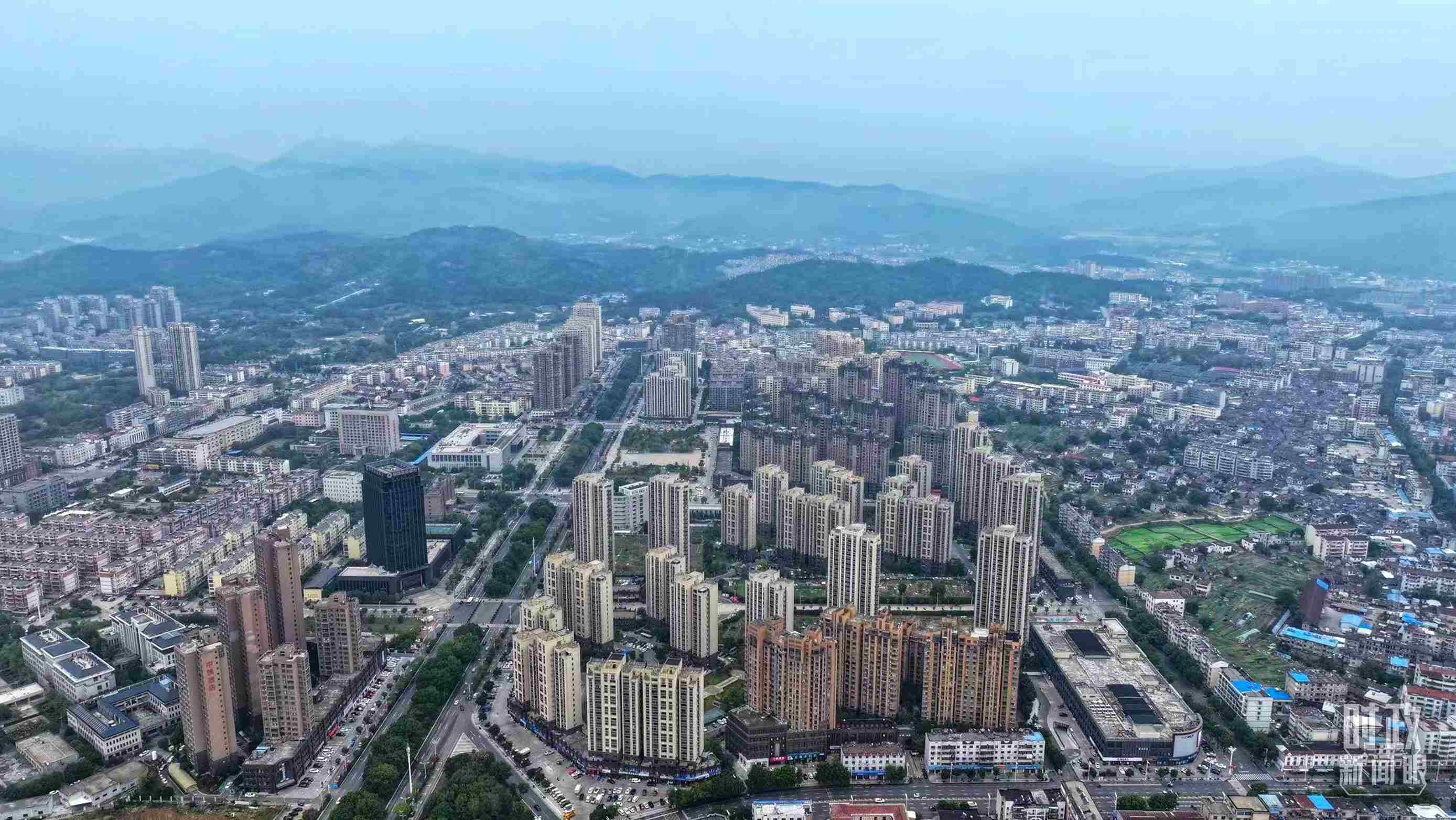 △俯瞰桐城市。（總臺記者葛啟文拍攝）