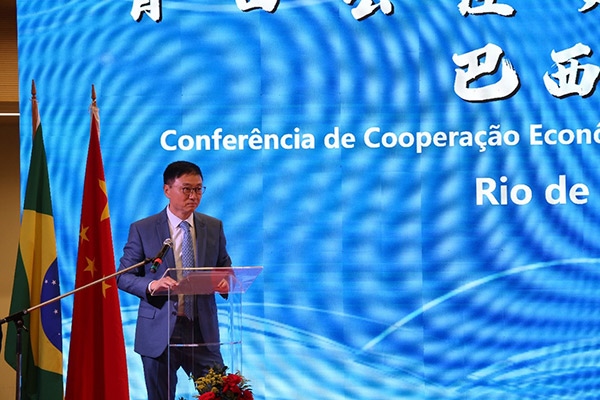 浙江省僑聯(lián)副主席兼巴西華人文化交流協(xié)會榮譽主席尹霄敏在活動現(xiàn)場致辭。人民網(wǎng)記者 陳海琪攝