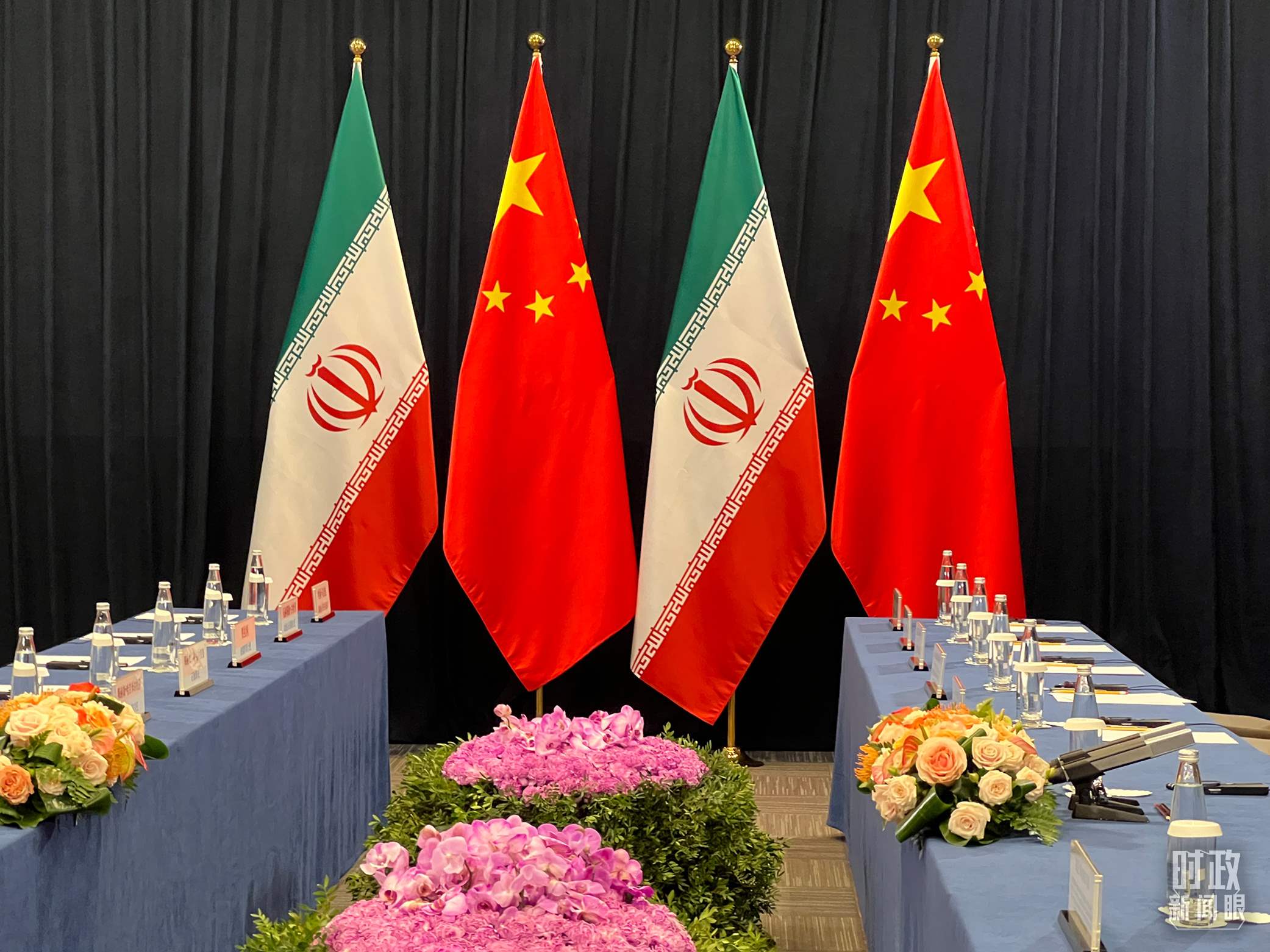 △ 中伊領(lǐng)導(dǎo)人會(huì)見開始前的現(xiàn)場(chǎng)。（總臺(tái)央視記者楊新禹拍攝）