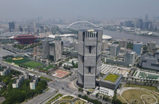 位于中國上海浦東新區(qū)世博園區(qū)的金磚國家新開發(fā)銀行總部大樓（2022年6月17日攝，無人機照片）。新華社記者方喆攝