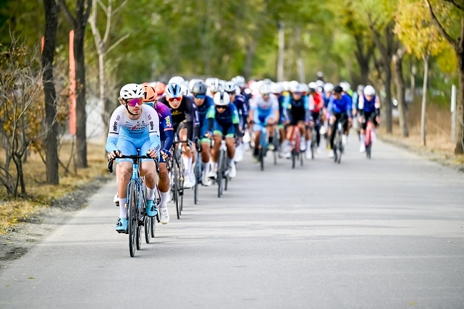 選手在比賽中展開激烈角逐。主辦方供圖